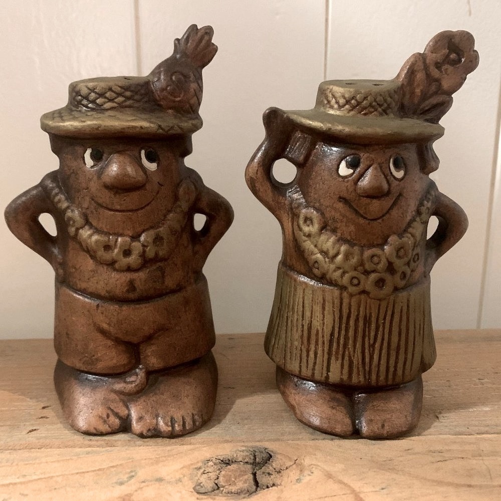 Vintage | Shabby Chic Tiki Tropical Matching Salt and Pepper Shakers Decor VNTG